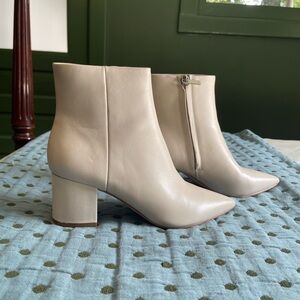 Marc Fisher Jarli leather cream stacked heel ankle boots, size 5.5